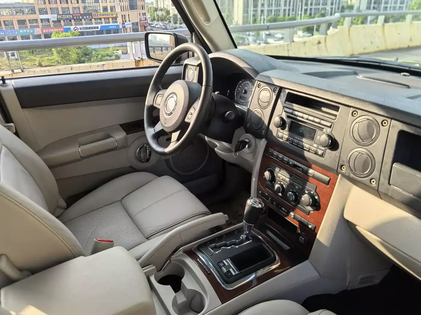 Jeep Commander Classic 2007 4.7 фото 50