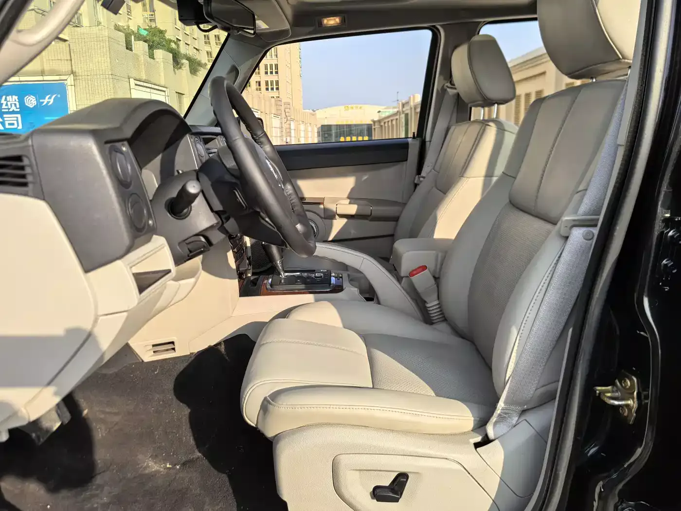 Jeep Commander Classic 2007 4.7 фото 53