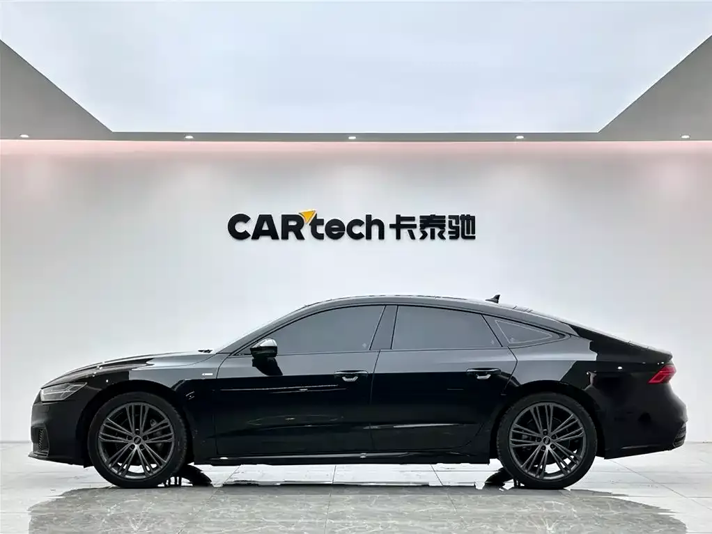 Audi A7 2023 Model 45 TFSI Premium Selection Edition фото 2