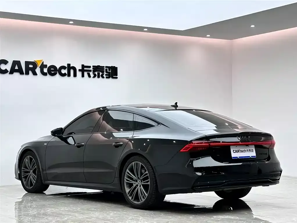 Audi A7 2023 Model 45 TFSI Premium Selection Edition фото 3