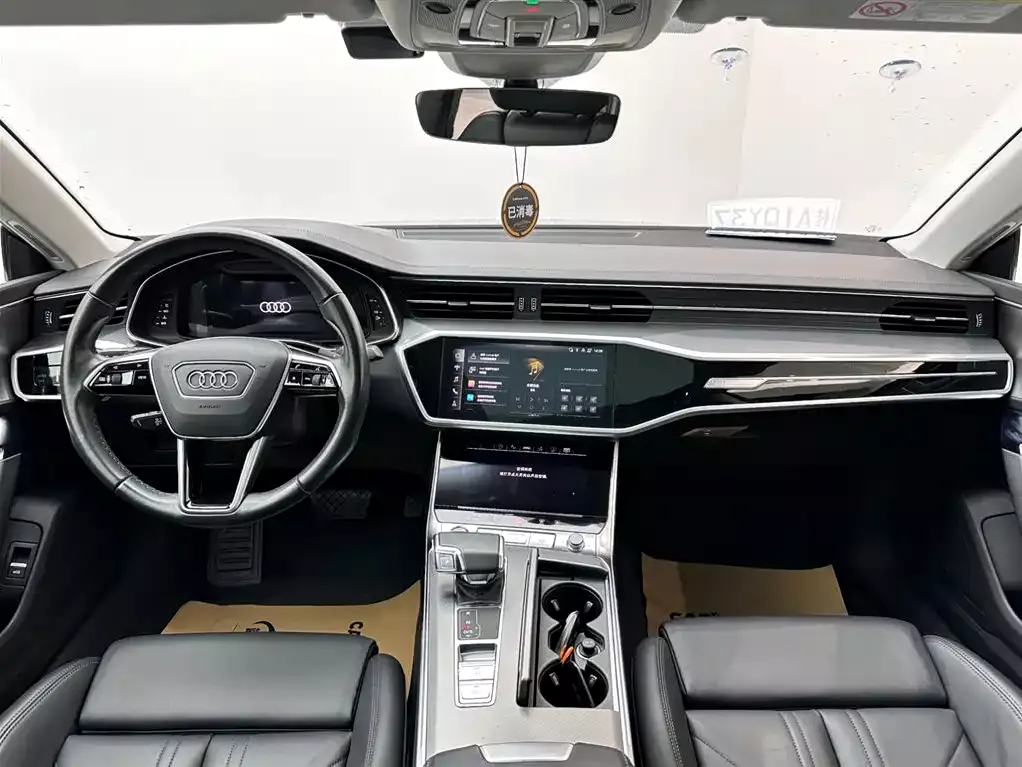 Audi A7 2023 Model 45 TFSI Premium Selection Edition фото 10