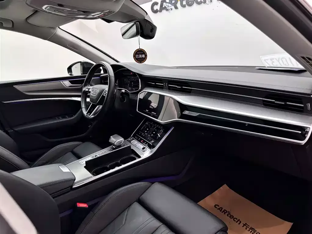 Audi A7 2023 Model 45 TFSI Premium Selection Edition фото 11