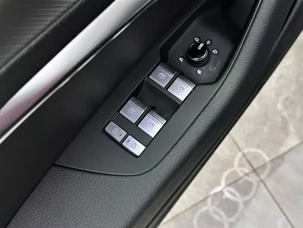 Audi A7 2023 Model 45 TFSI Premium Selection Edition фото 17