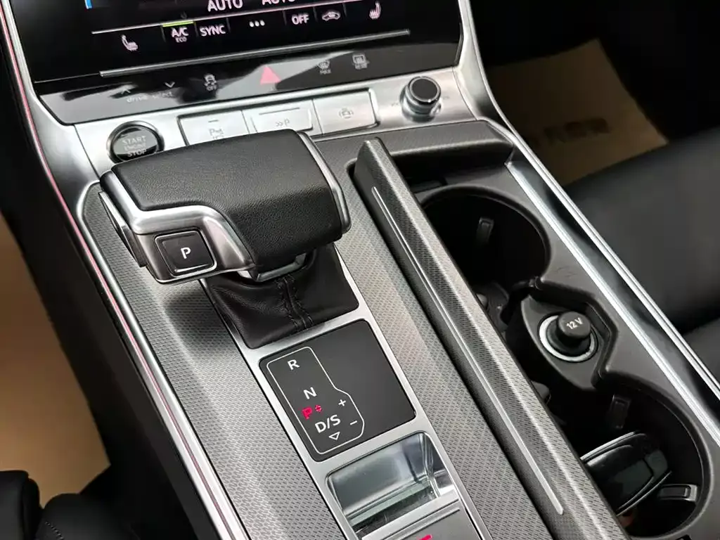 Audi A7 2023 Model 45 TFSI Premium Selection Edition фото 18