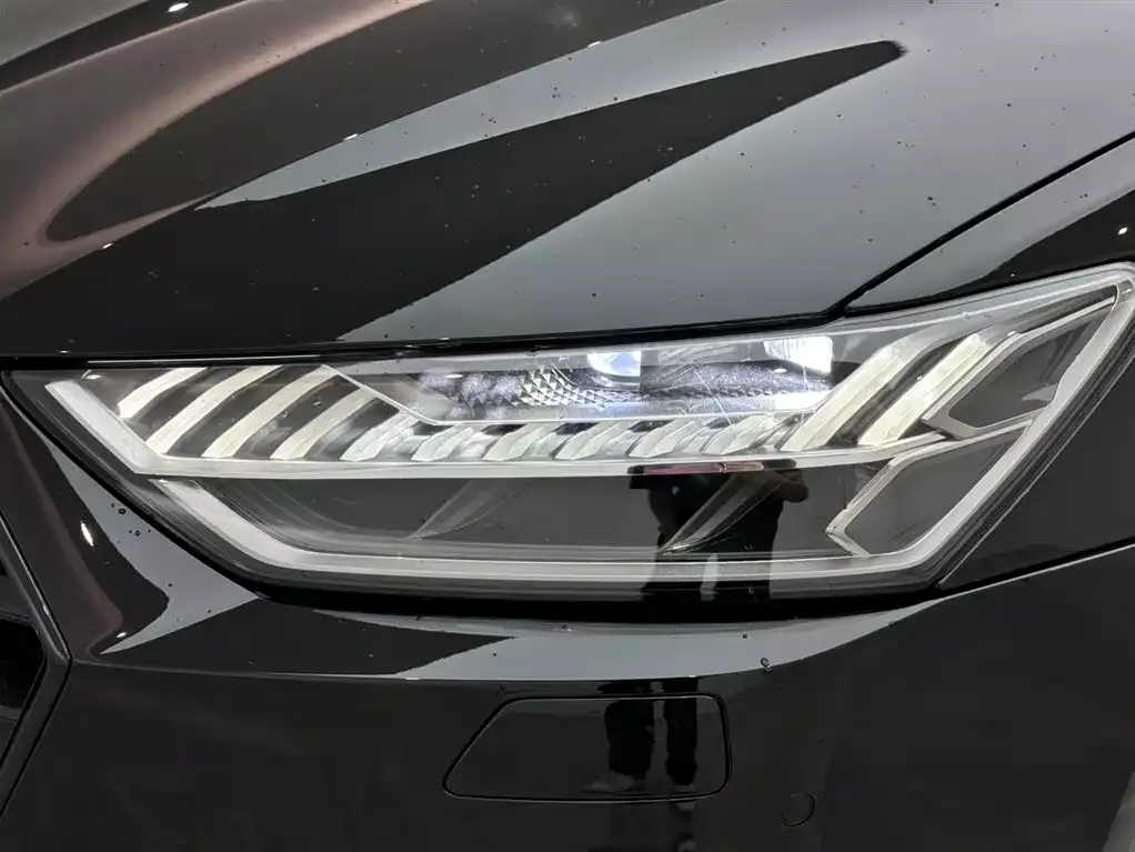 Audi A7 2023 Model 45 TFSI Premium Selection Edition фото 19