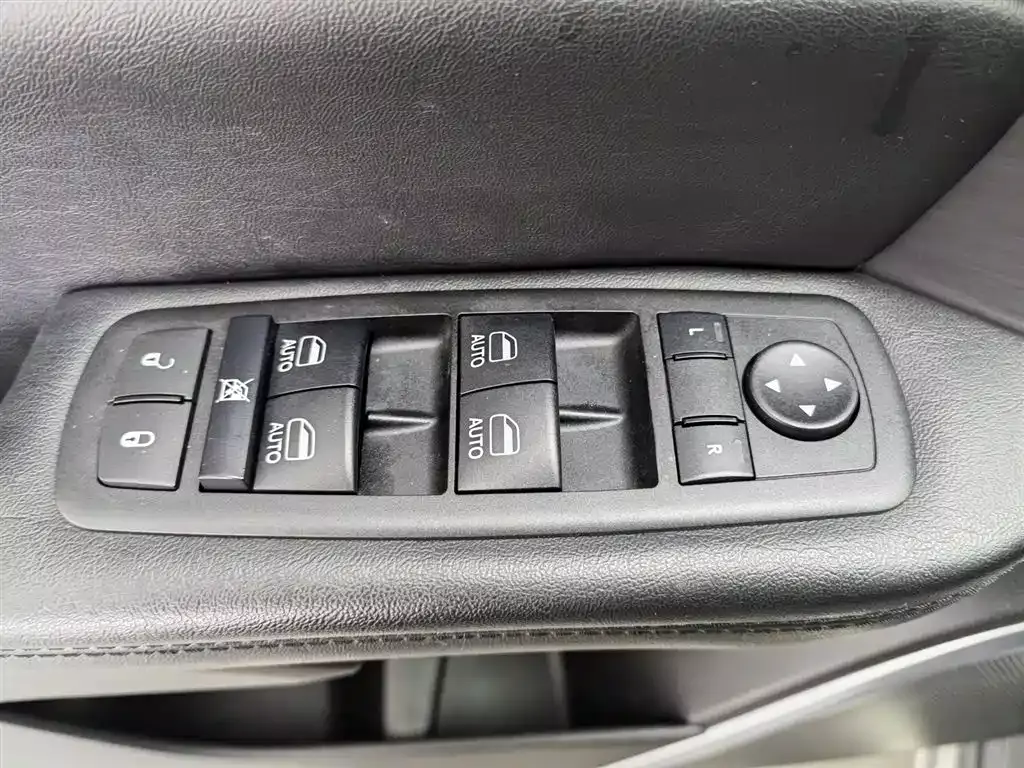 Jeep Grand Commander 2018 2.0T AWD Ultimate Edition (China V) фото 9