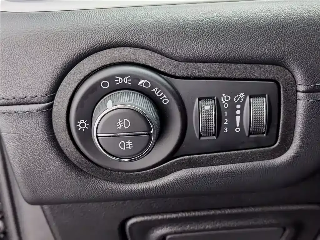 Jeep Grand Commander 2018 2.0T AWD Ultimate Edition (China V) фото 21