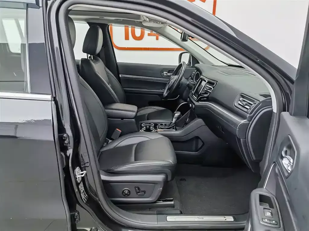 Jeep Grand Commander 2018 2.0T AWD Ultimate Edition (China V) фото 23