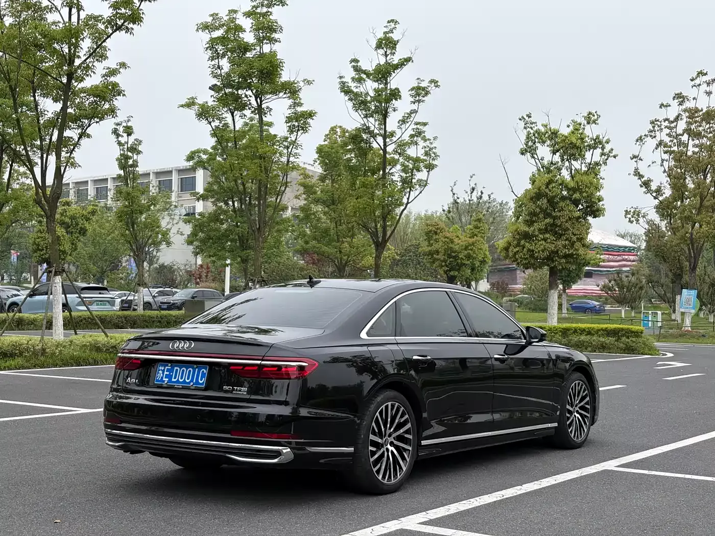 Audi A8 2023 A8L 50 TFSI quattro Exclusive фото 4