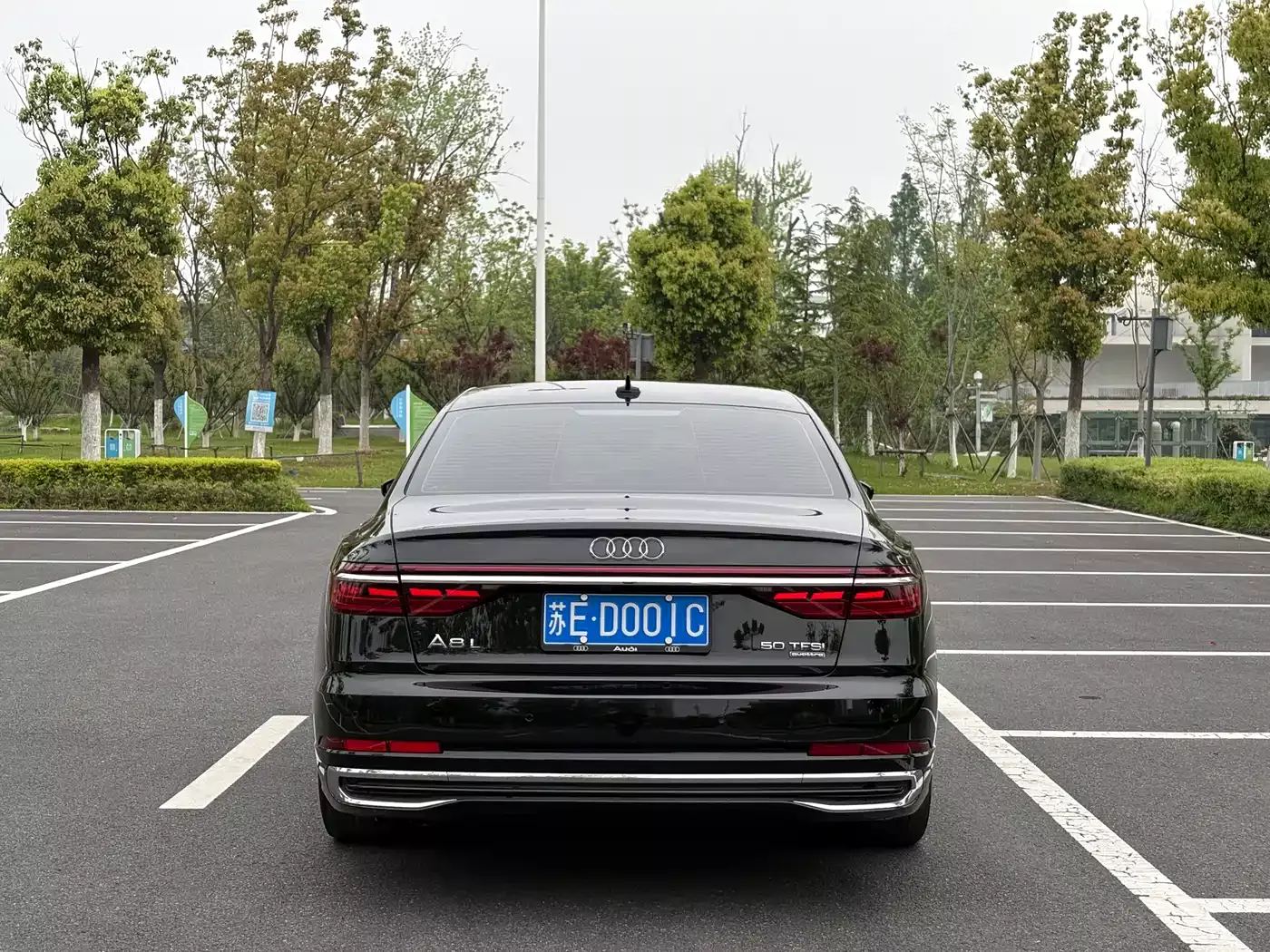 Audi A8 2023 A8L 50 TFSI quattro Exclusive фото 5