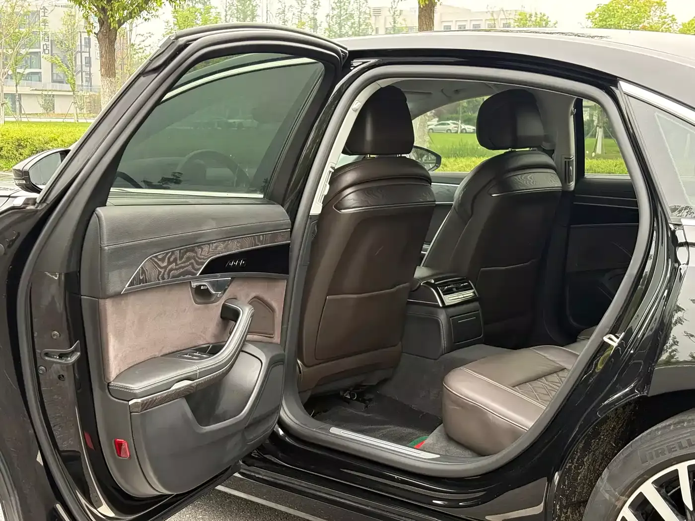 Audi A8 2023 A8L 50 TFSI quattro Exclusive фото 9
