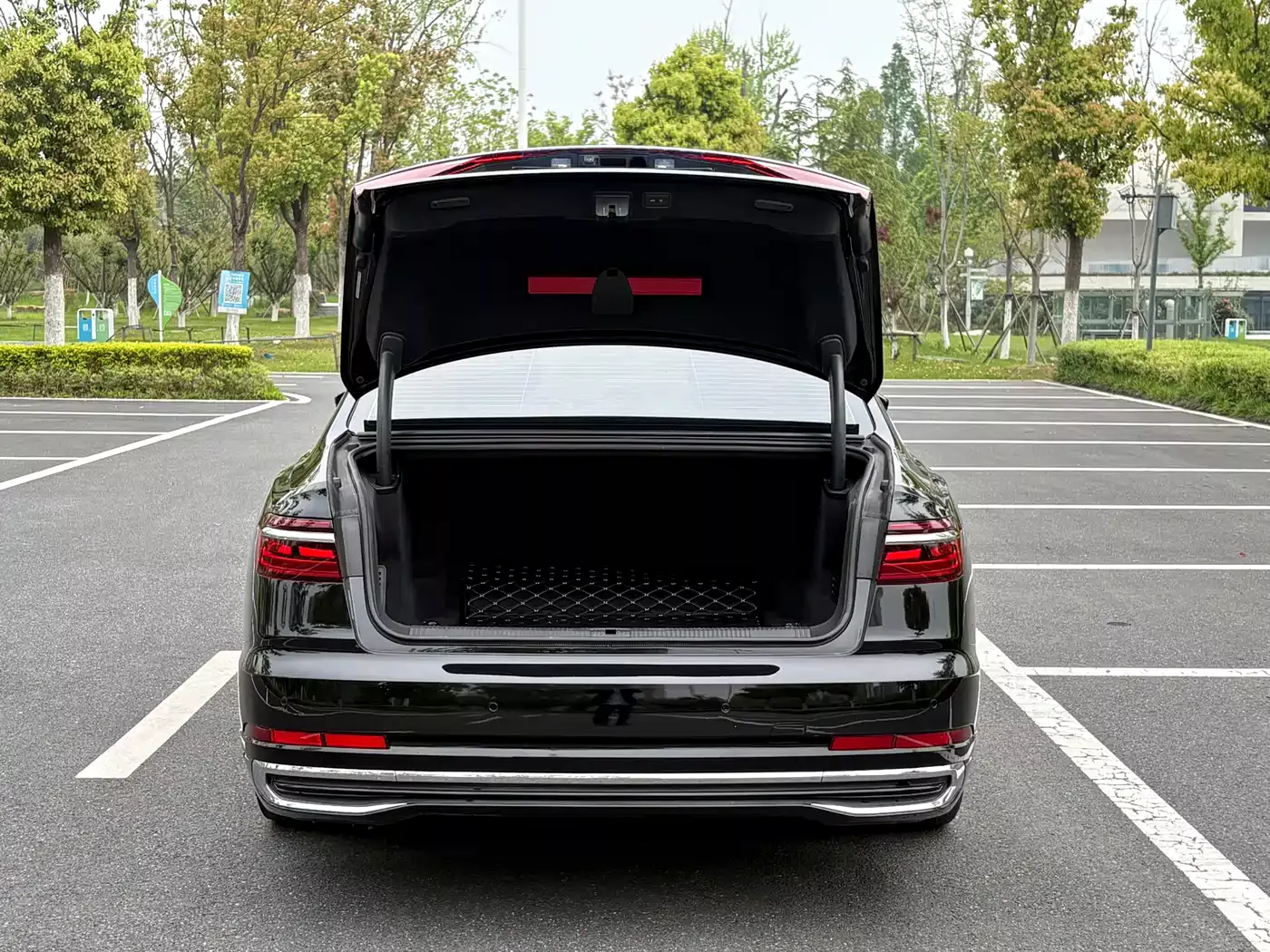 Audi A8 2023 A8L 50 TFSI quattro Exclusive фото 11