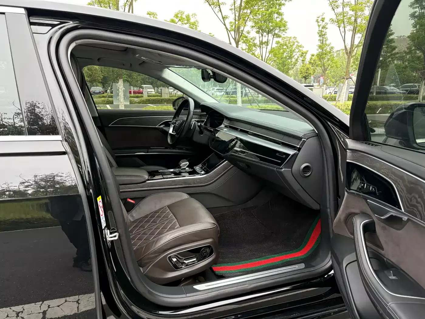 Audi A8 2023 A8L 50 TFSI quattro Exclusive фото 12