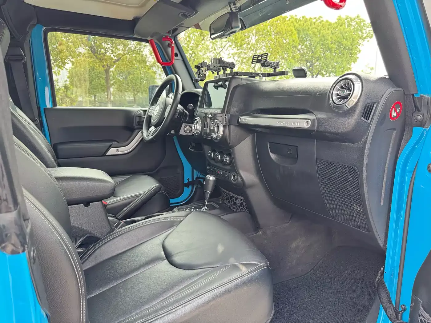 Jeep Wrangler 2017 3.6L Rubicon 2-Door Comfort Edition фото 9