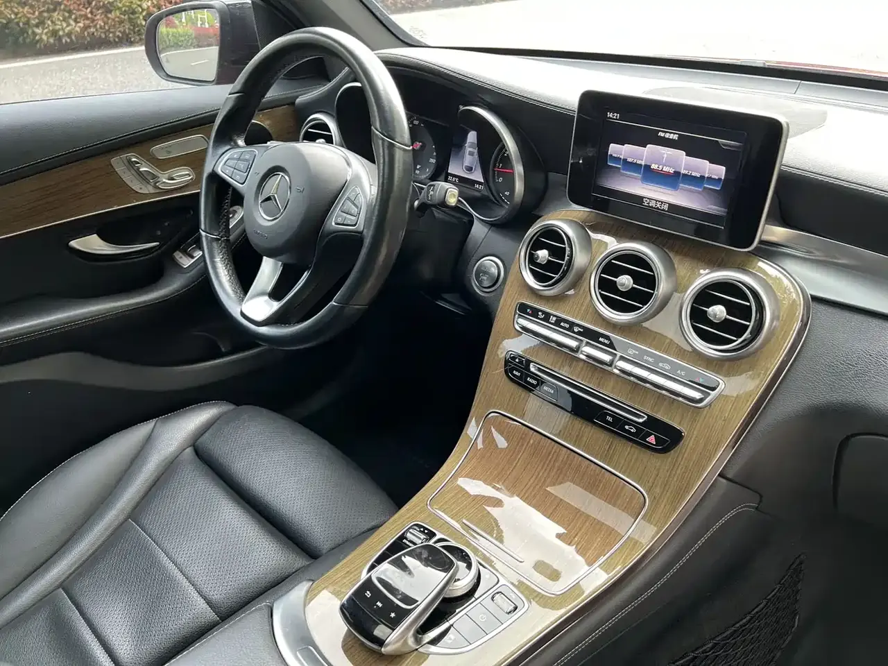 Mercedes-Benz GLC Coupe 2019 GLC 260 4MATIC Coupe SUV фото 15