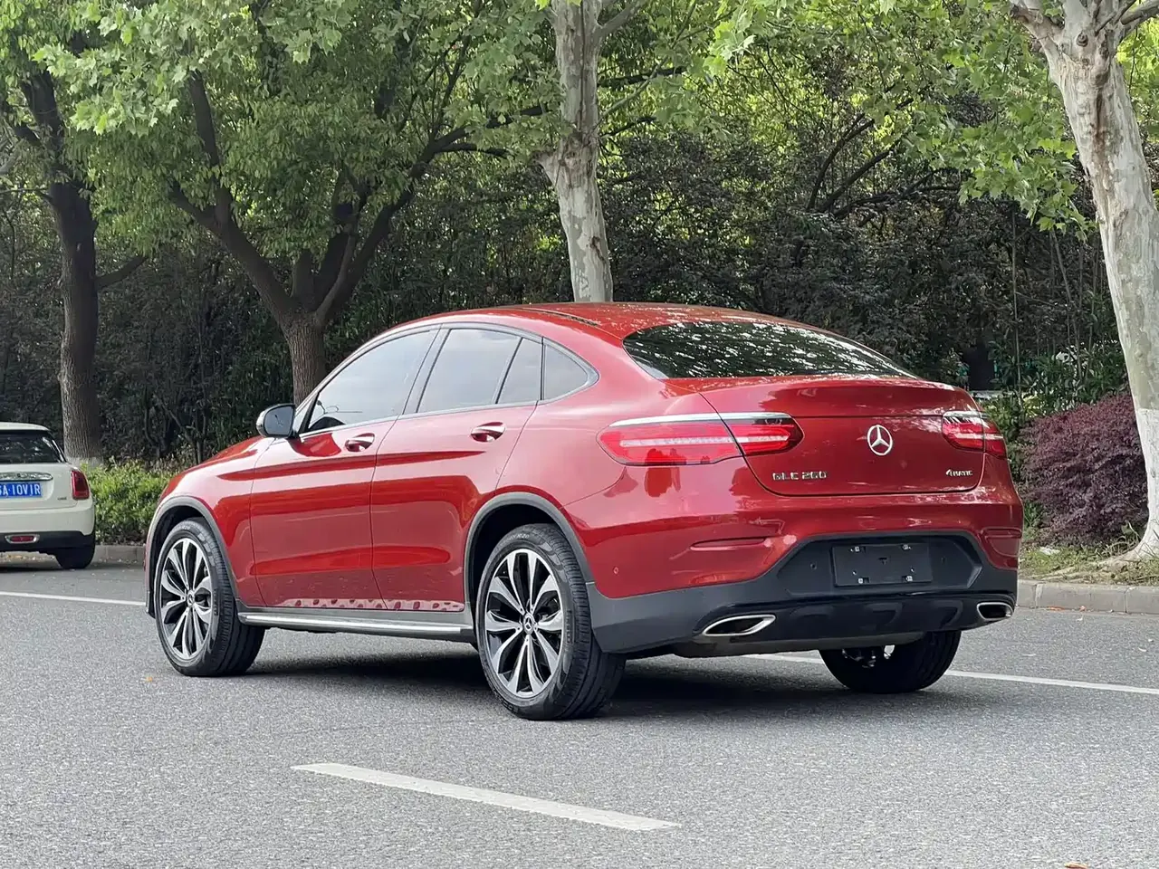 Mercedes-Benz GLC Coupe 2019 GLC 260 4MATIC Coupe SUV фото 17