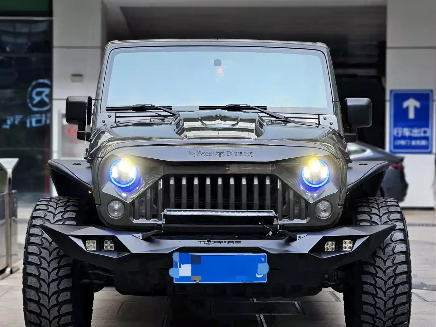 Jeep Wrangler 2015 3.0L Sahara 4-Door Comfort Edition фото 2