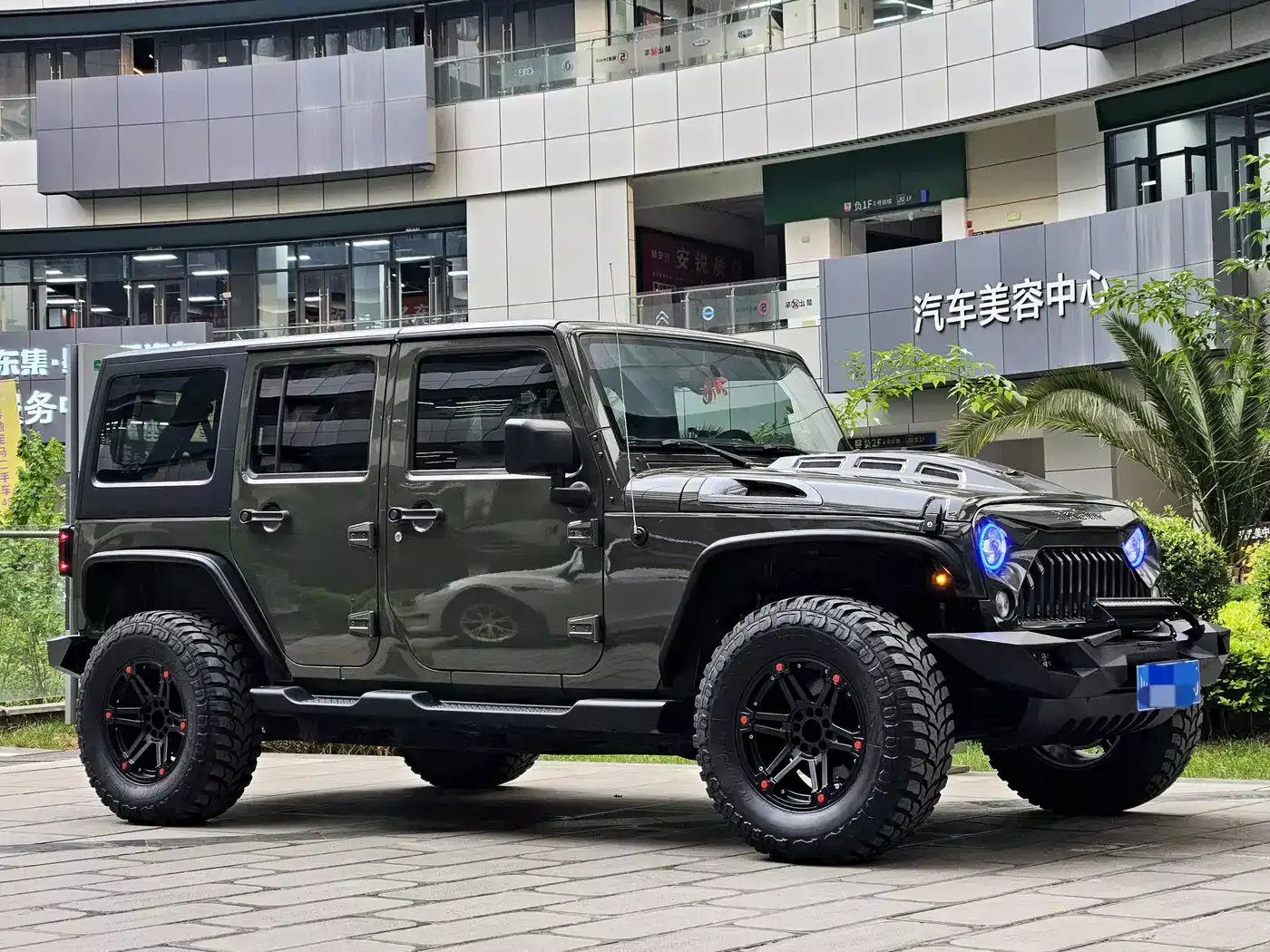 Jeep Wrangler 2015 3.0L Sahara 4-Door Comfort Edition фото 3