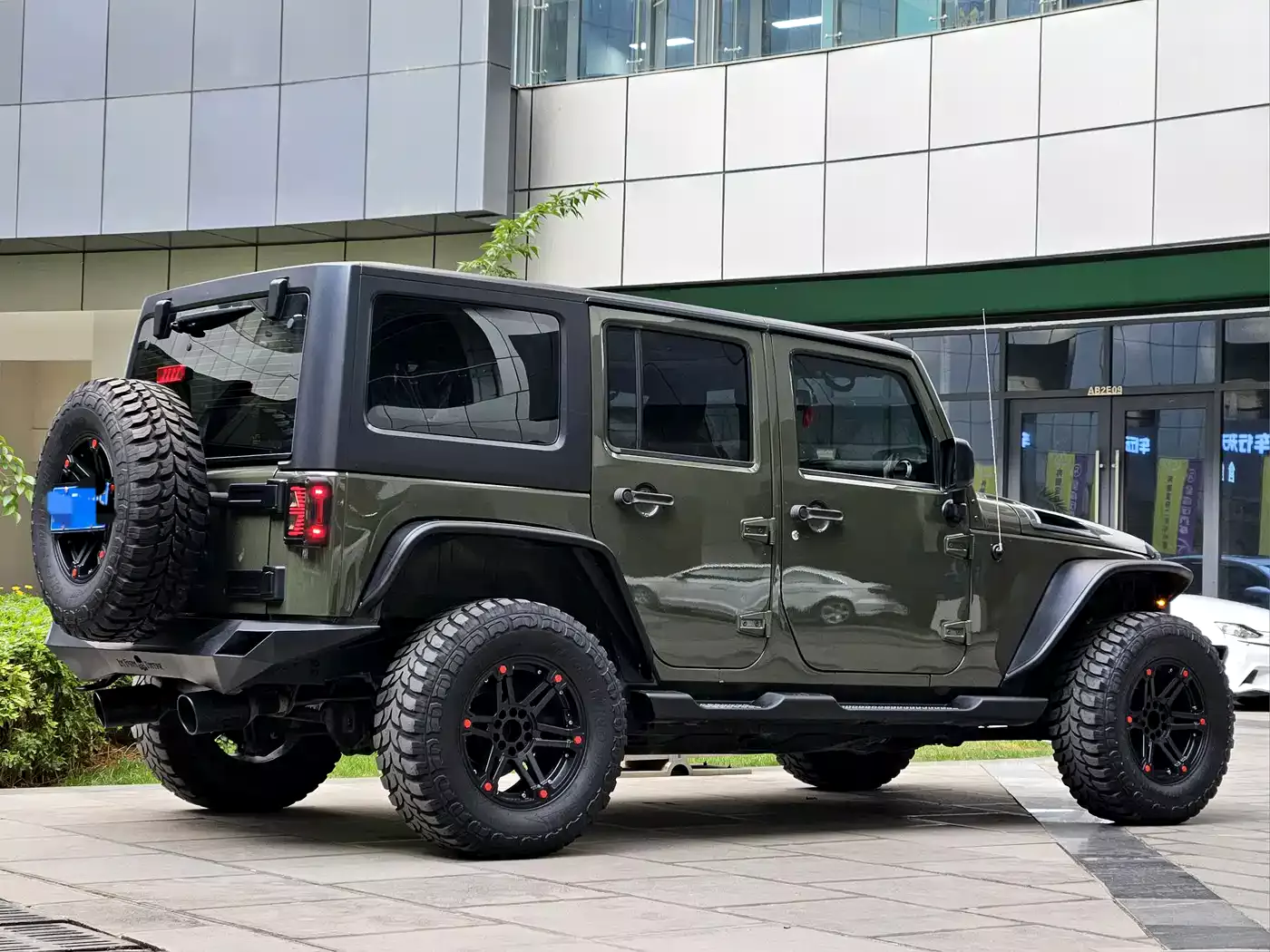 Jeep Wrangler 2015 3.0L Sahara 4-Door Comfort Edition фото 10