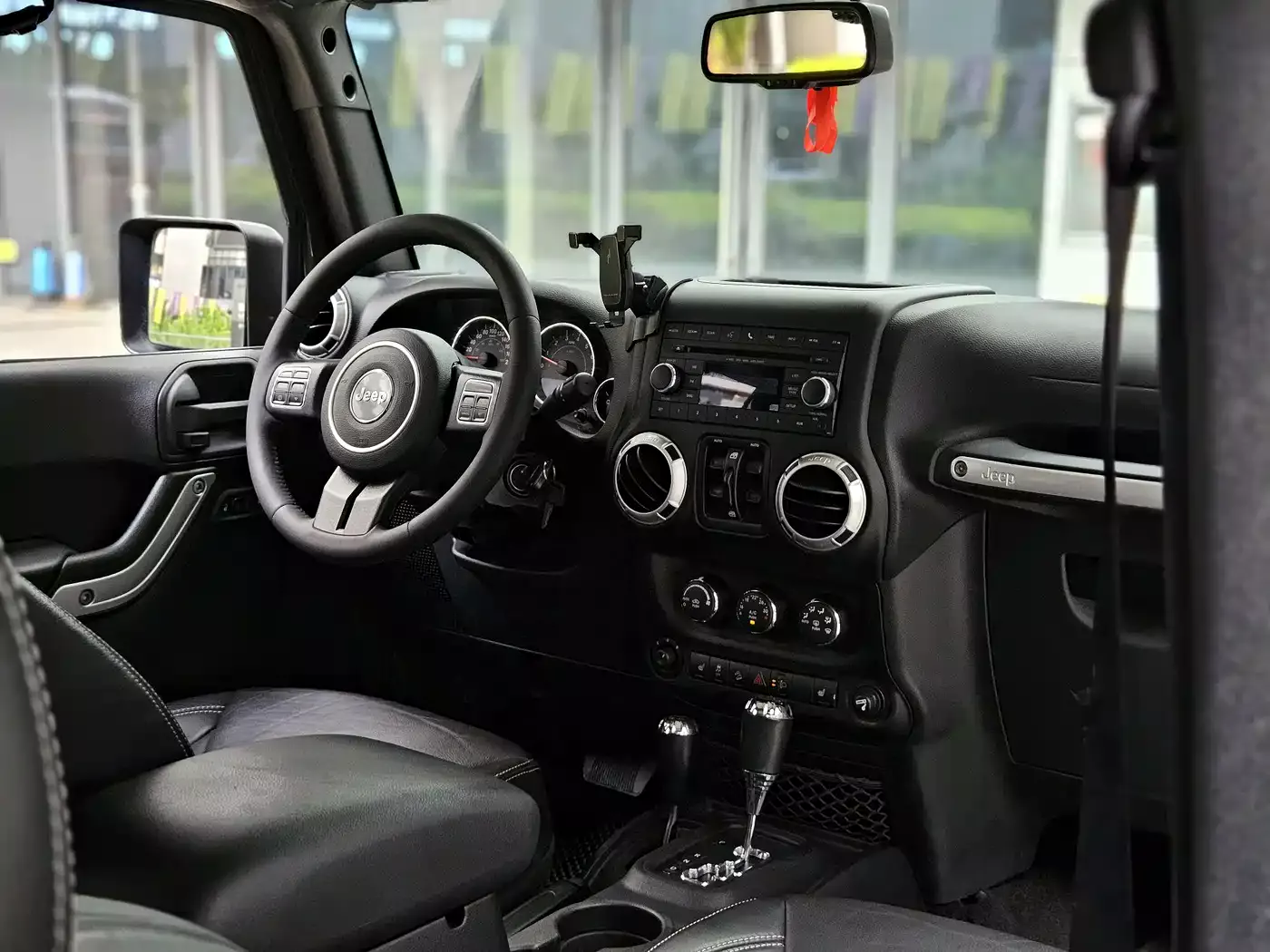 Jeep Wrangler 2015 3.0L Sahara 4-Door Comfort Edition фото 18
