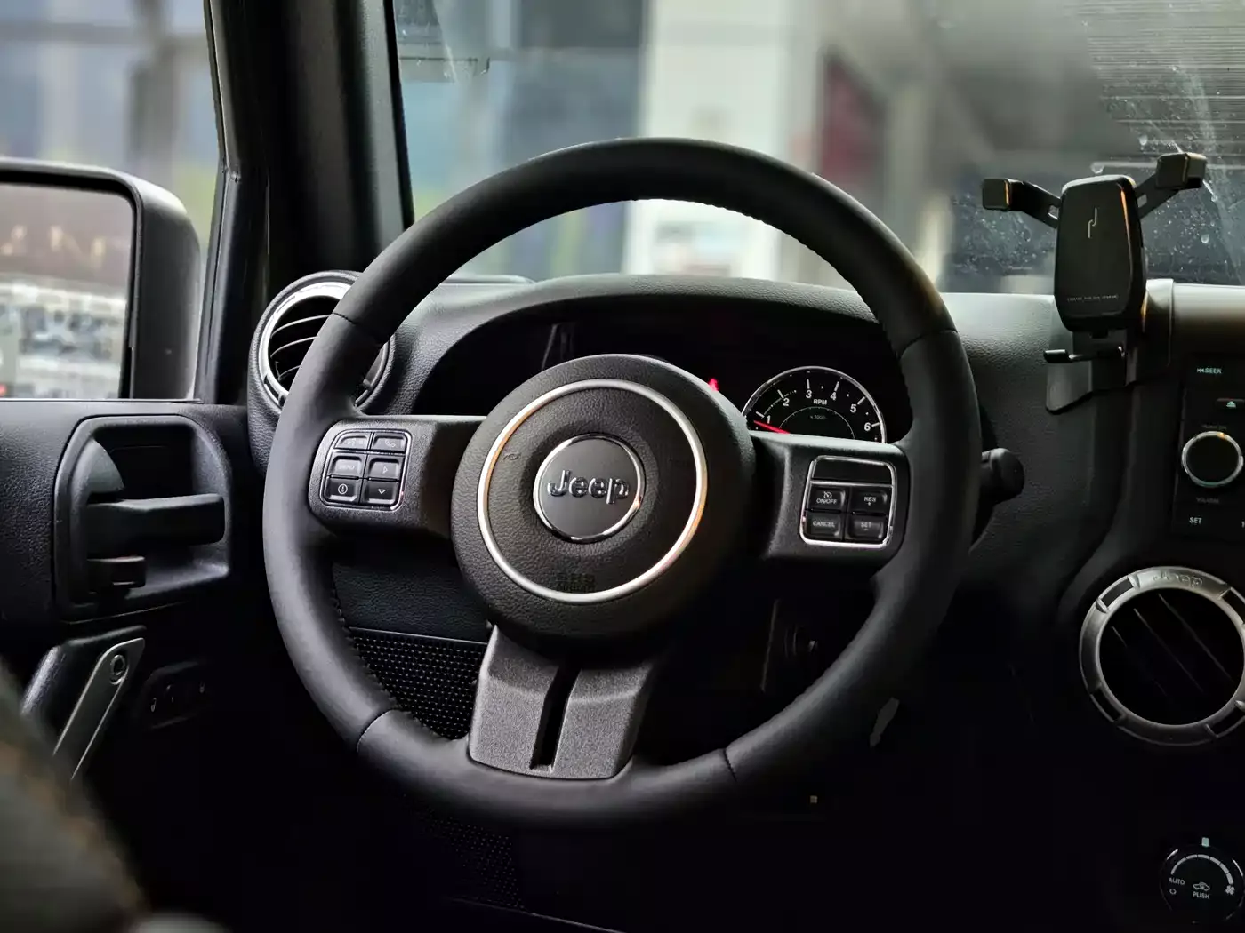 Jeep Wrangler 2015 3.0L Sahara 4-Door Comfort Edition фото 19