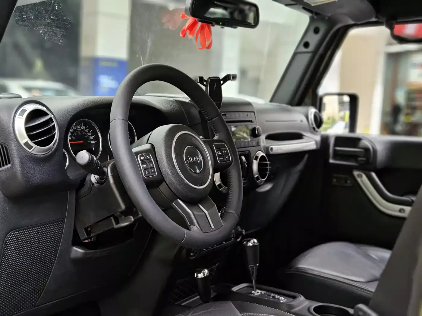 Jeep Wrangler 2015 3.0L Sahara 4-Door Comfort Edition фото 21
