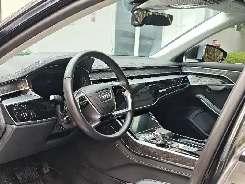 Audi A8 2022 A8L 50 TFSI quattro Comfort Collector's Edition фото 10