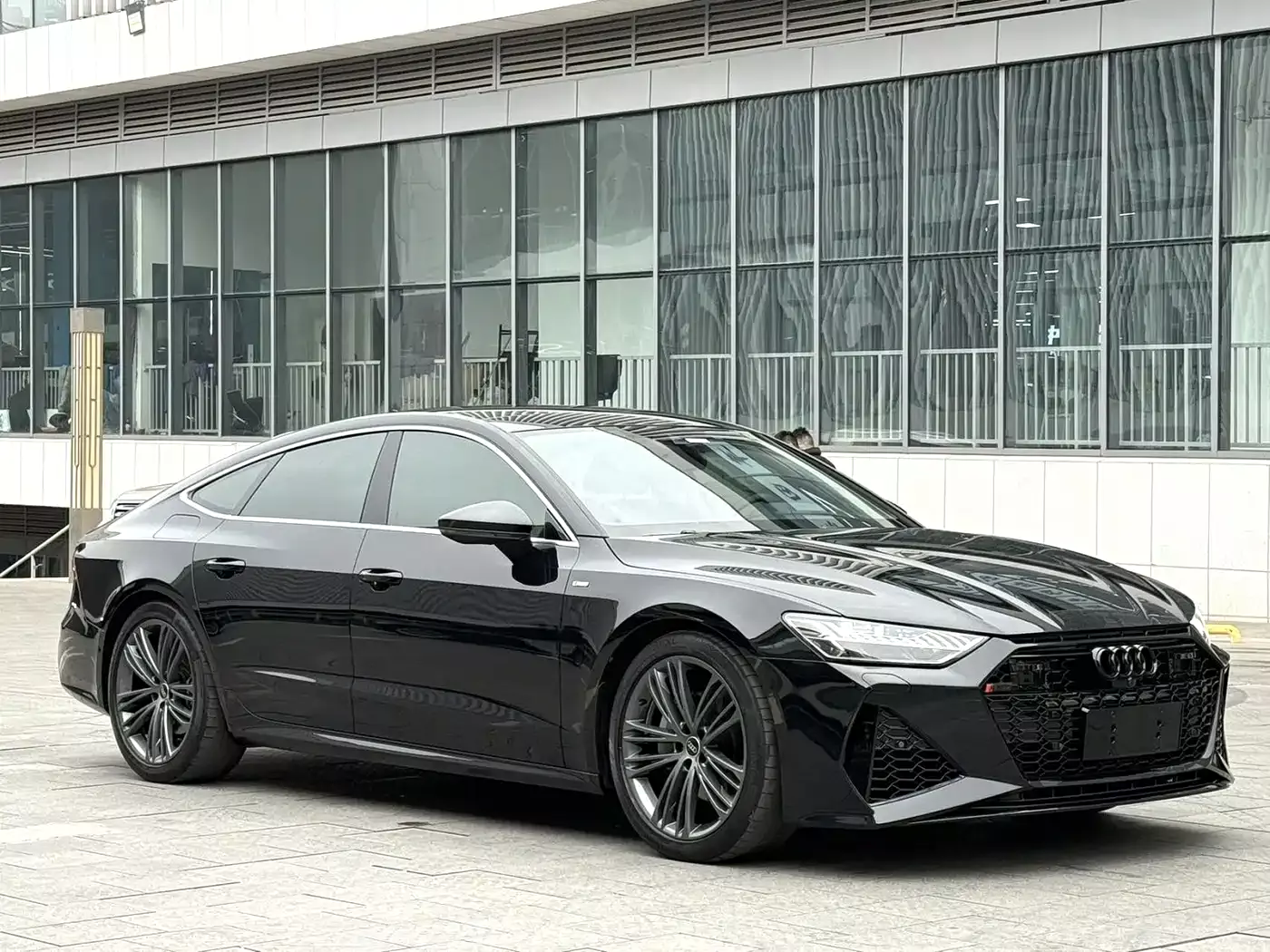 Audi A7 2023 Model 45 TFSI Premium Selection Edition фото 3