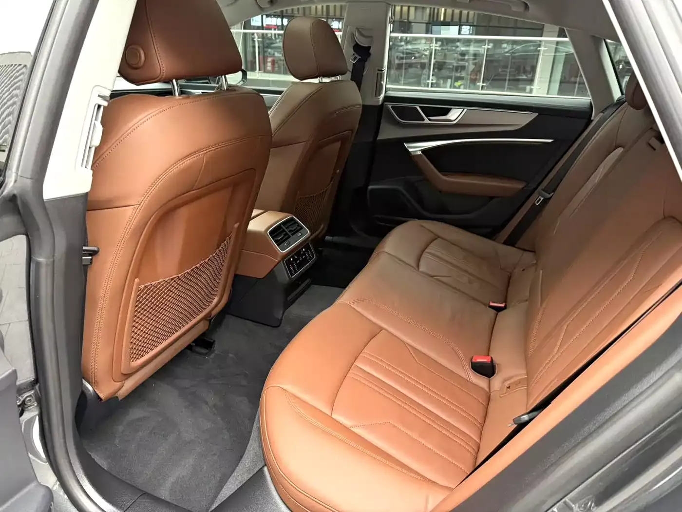 Audi A7 2023 Model 45 TFSI Premium Selection Edition фото 4