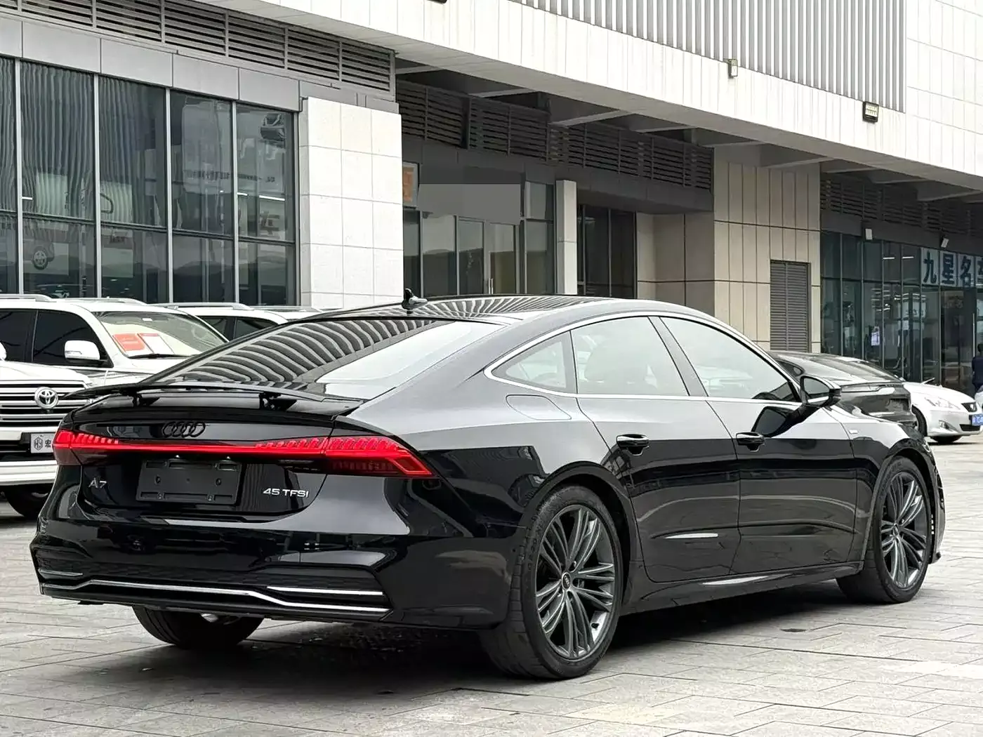 Audi A7 2023 Model 45 TFSI Premium Selection Edition фото 8