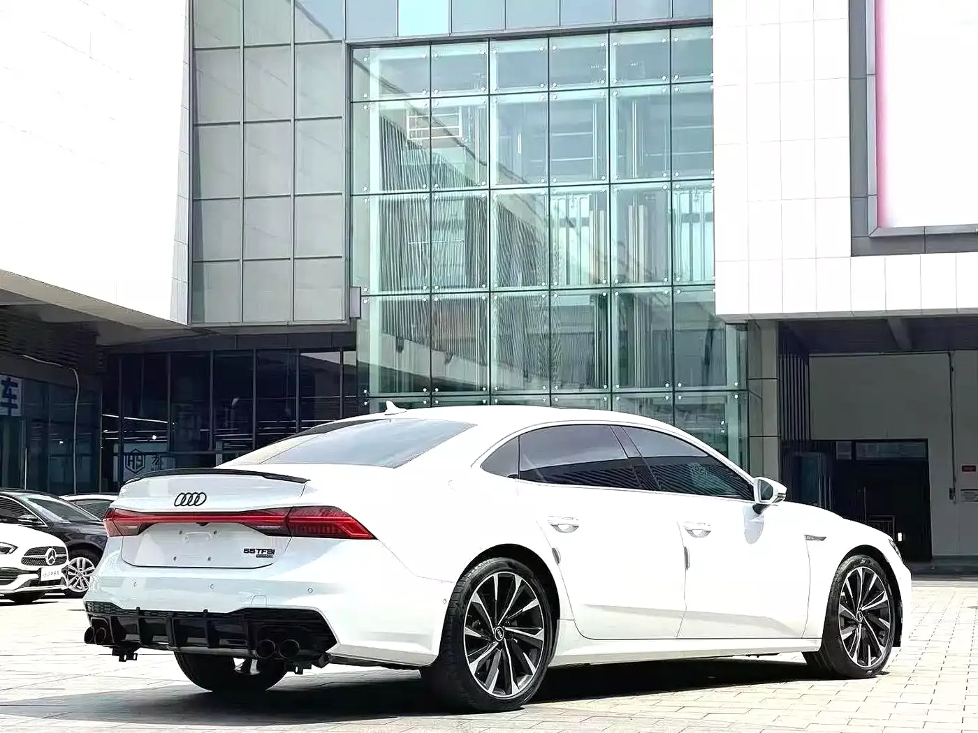 Audi A7L 2022 55 TFSI quattro S-line Horizon Edition Crystal Flow Package фото 7