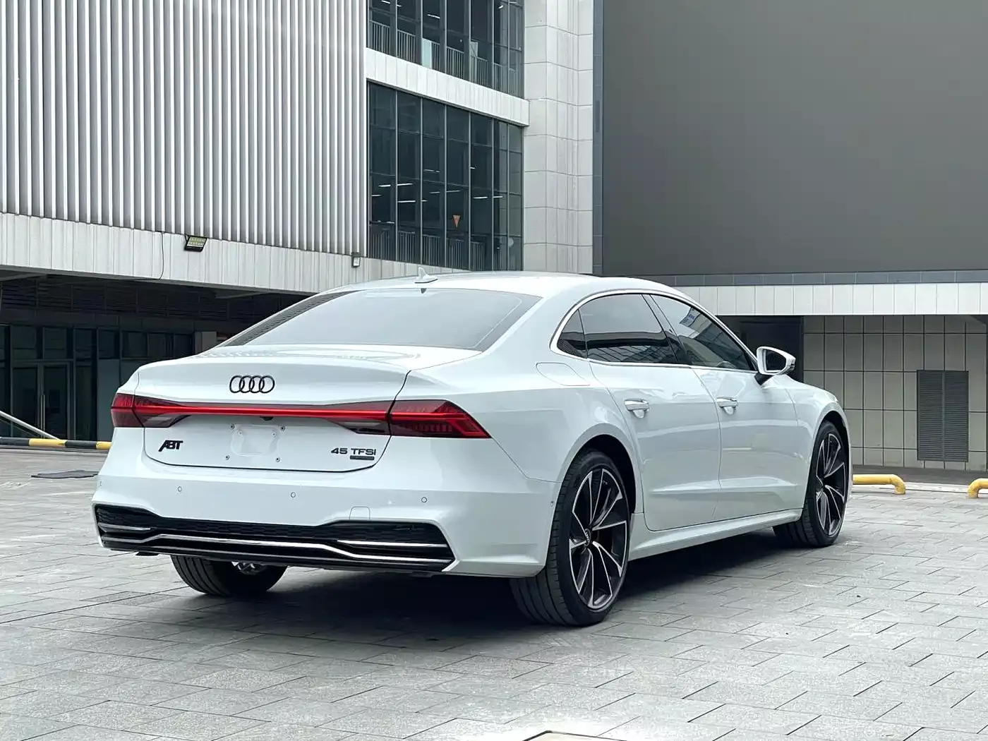 Audi A7L 2024 45 TFSI quattro S-line Shadow Warrior Edition фото 6