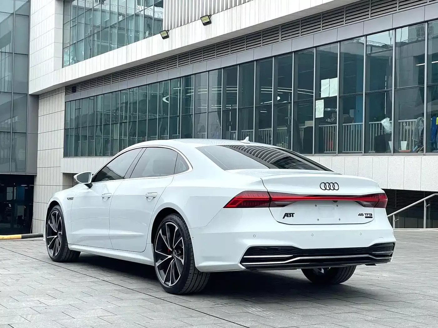 Audi A7L 2024 45 TFSI quattro S-line Shadow Warrior Edition фото 7