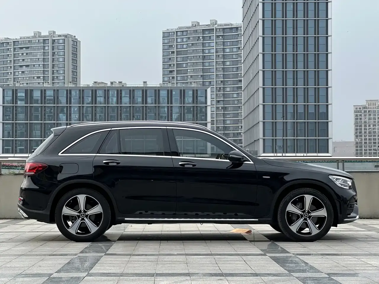 Mercedes-Benz GLC 2023 GLC 300 L 4MATIC Sport 5-Seater фото 6