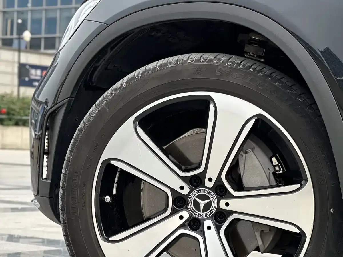 Mercedes-Benz GLC 2023 GLC 300 L 4MATIC Sport 5-Seater фото 7