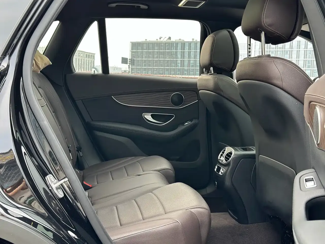 Mercedes-Benz GLC 2023 GLC 300 L 4MATIC Sport 5-Seater фото 14
