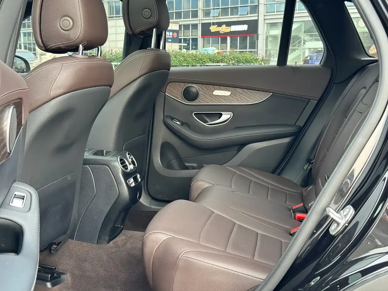 Mercedes-Benz GLC 2023 GLC 300 L 4MATIC Sport 5-Seater фото 15