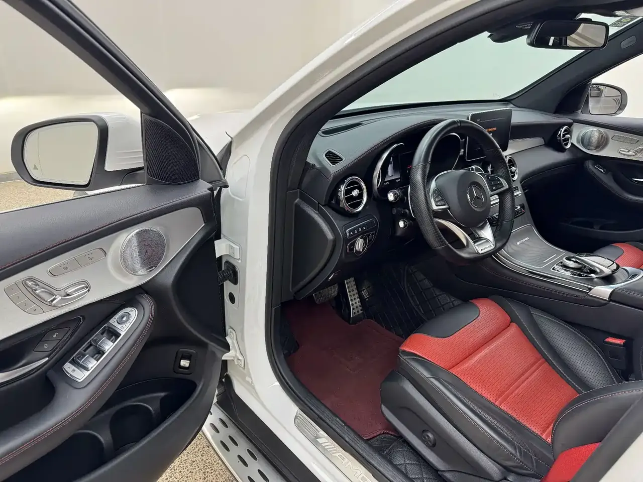 Mercedes-Benz GLC AMG 2018 AMG GLC 63 4MATIC+ фото 12