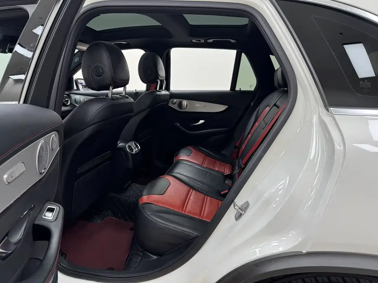 Mercedes-Benz GLC AMG 2018 AMG GLC 63 4MATIC+ фото 21