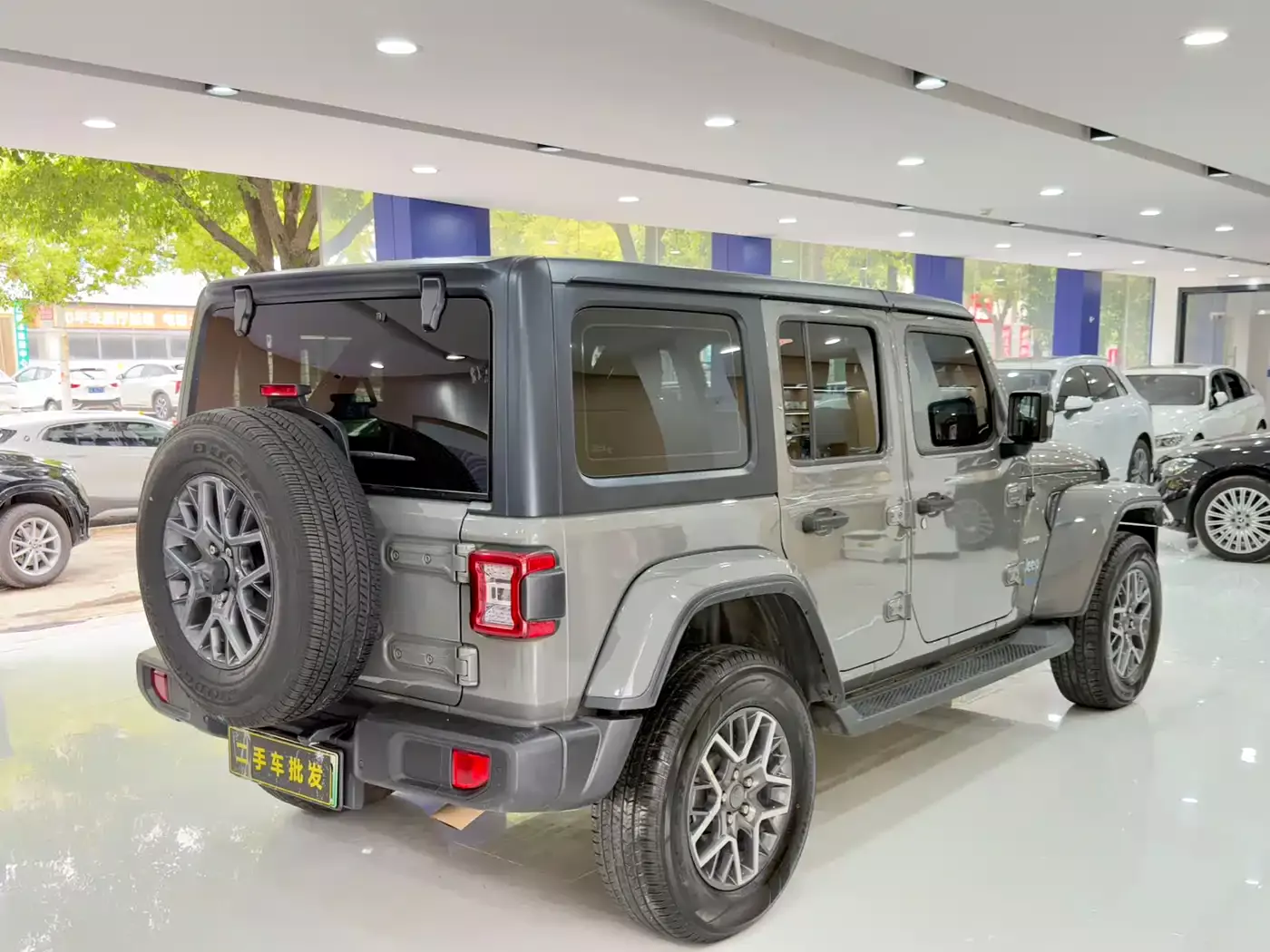 Jeep Wrangler 4xe 2021 4-Door 2.0T 4xe Sahara Launch Edition фото 7