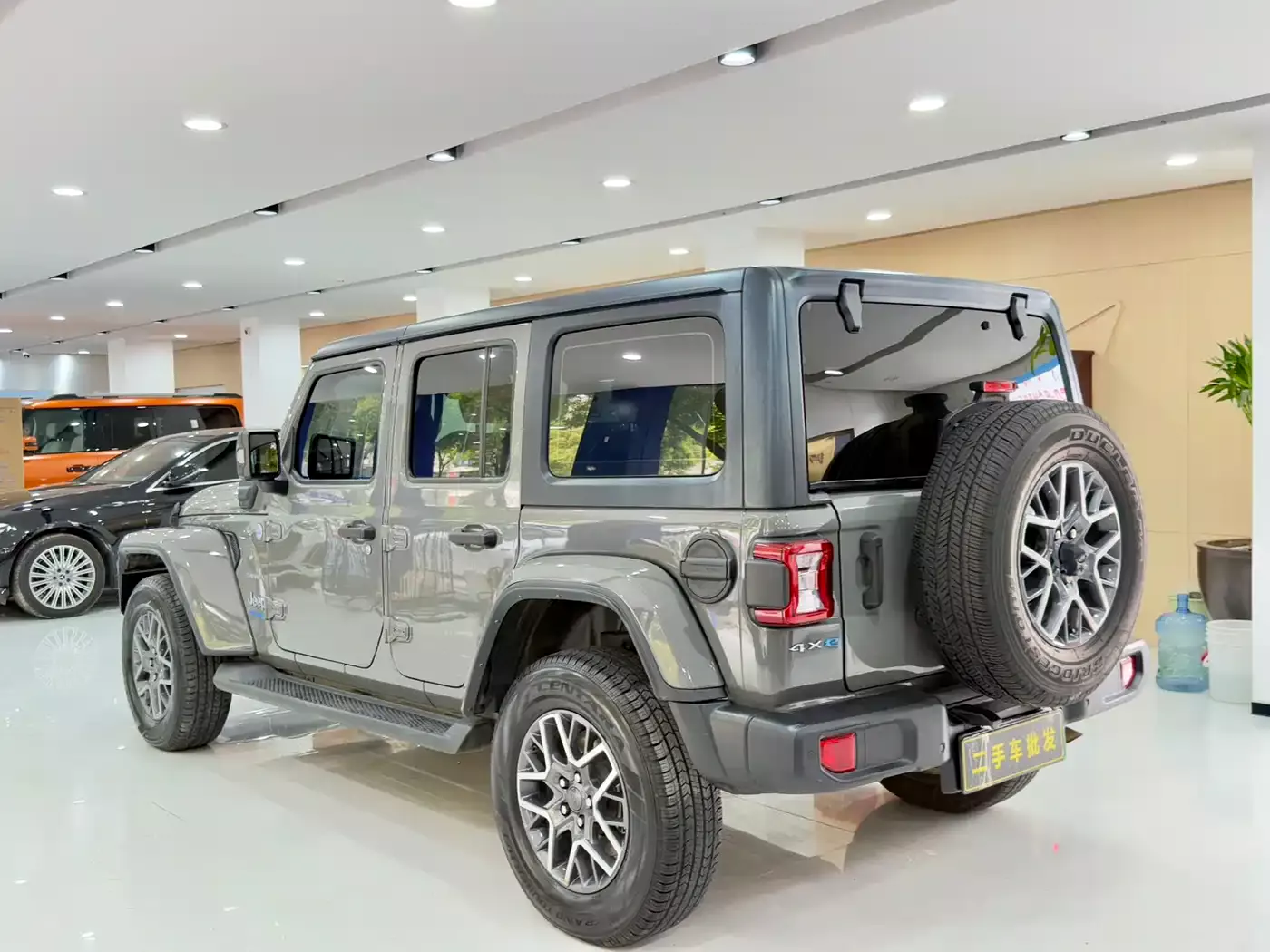 Jeep Wrangler 4xe 2021 4-Door 2.0T 4xe Sahara Launch Edition фото 9