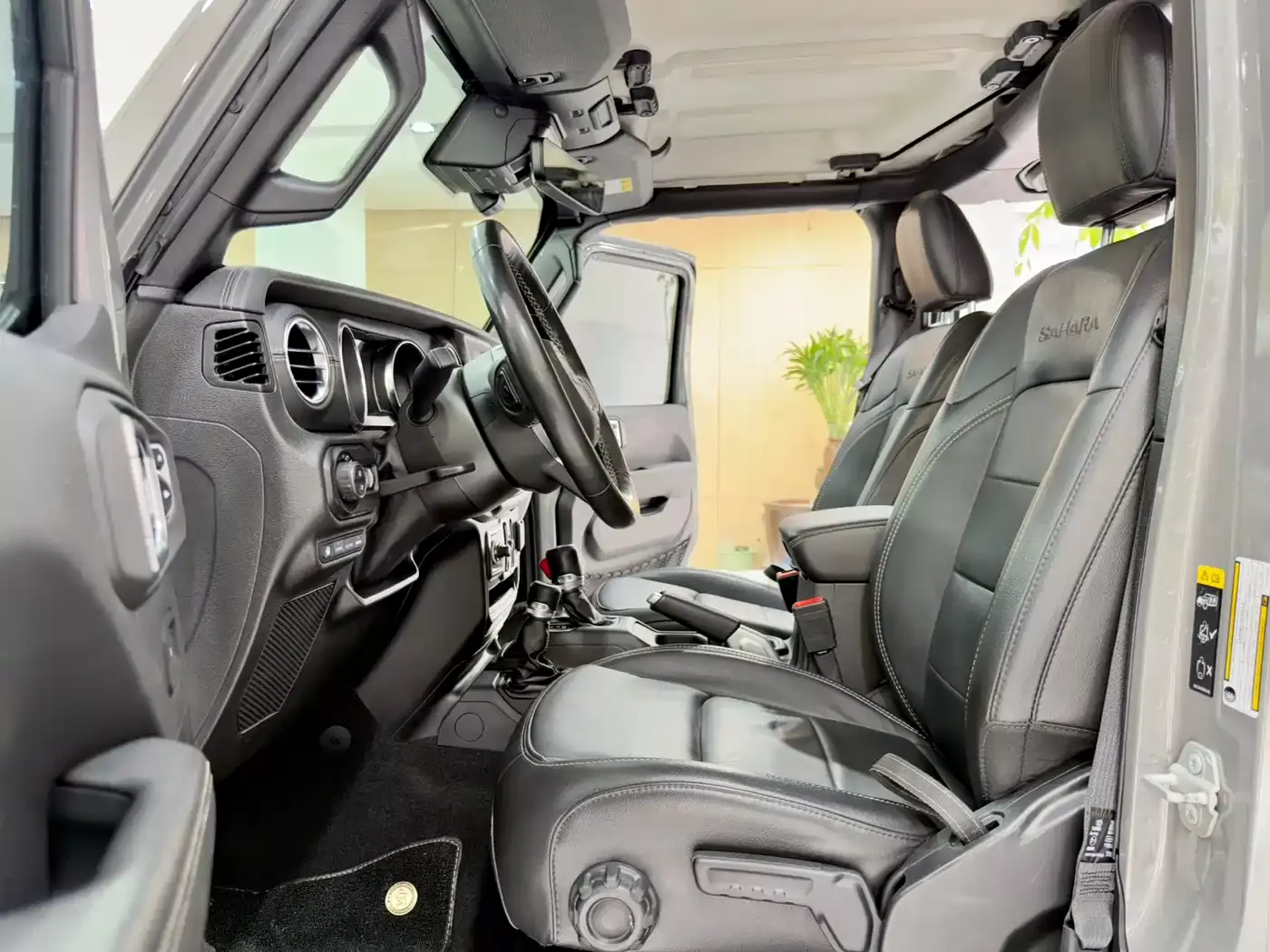 Jeep Wrangler 4xe 2021 4-Door 2.0T 4xe Sahara Launch Edition фото 10