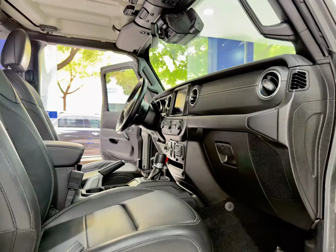 Jeep Wrangler 4xe 2021 4-Door 2.0T 4xe Sahara Launch Edition фото 12