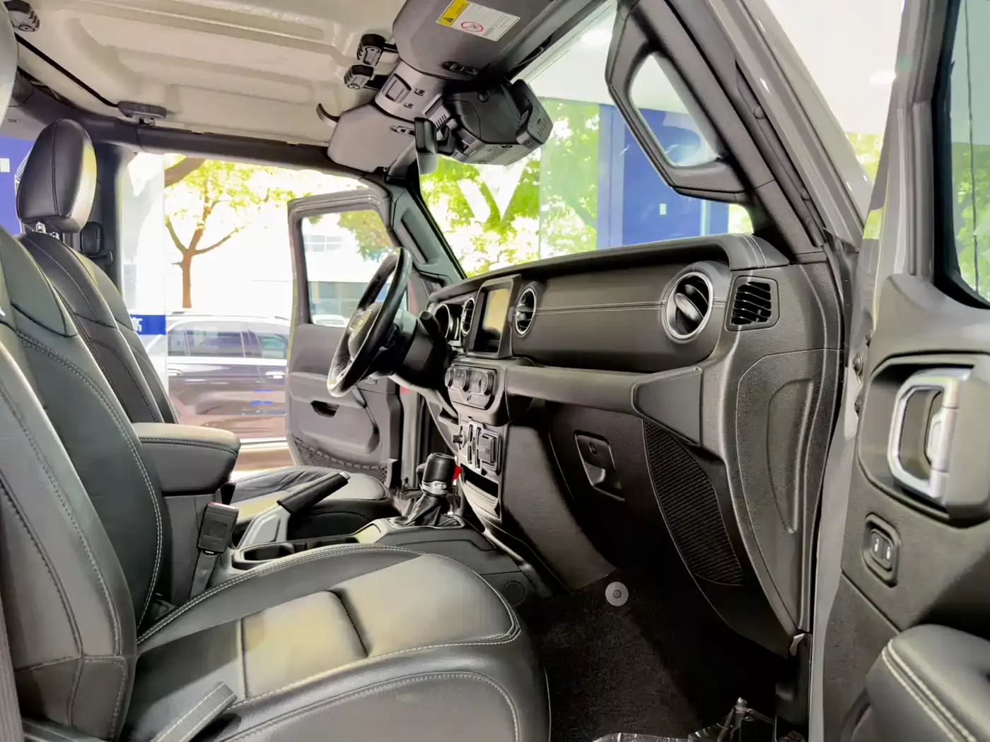 Jeep Wrangler 4xe 2021 4-Door 2.0T 4xe Sahara Launch Edition фото 13