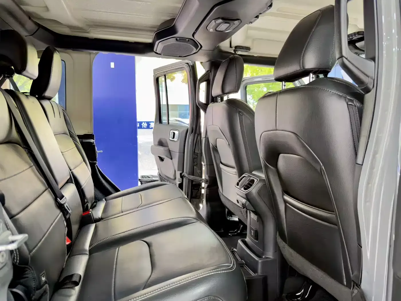 Jeep Wrangler 4xe 2021 4-Door 2.0T 4xe Sahara Launch Edition фото 14