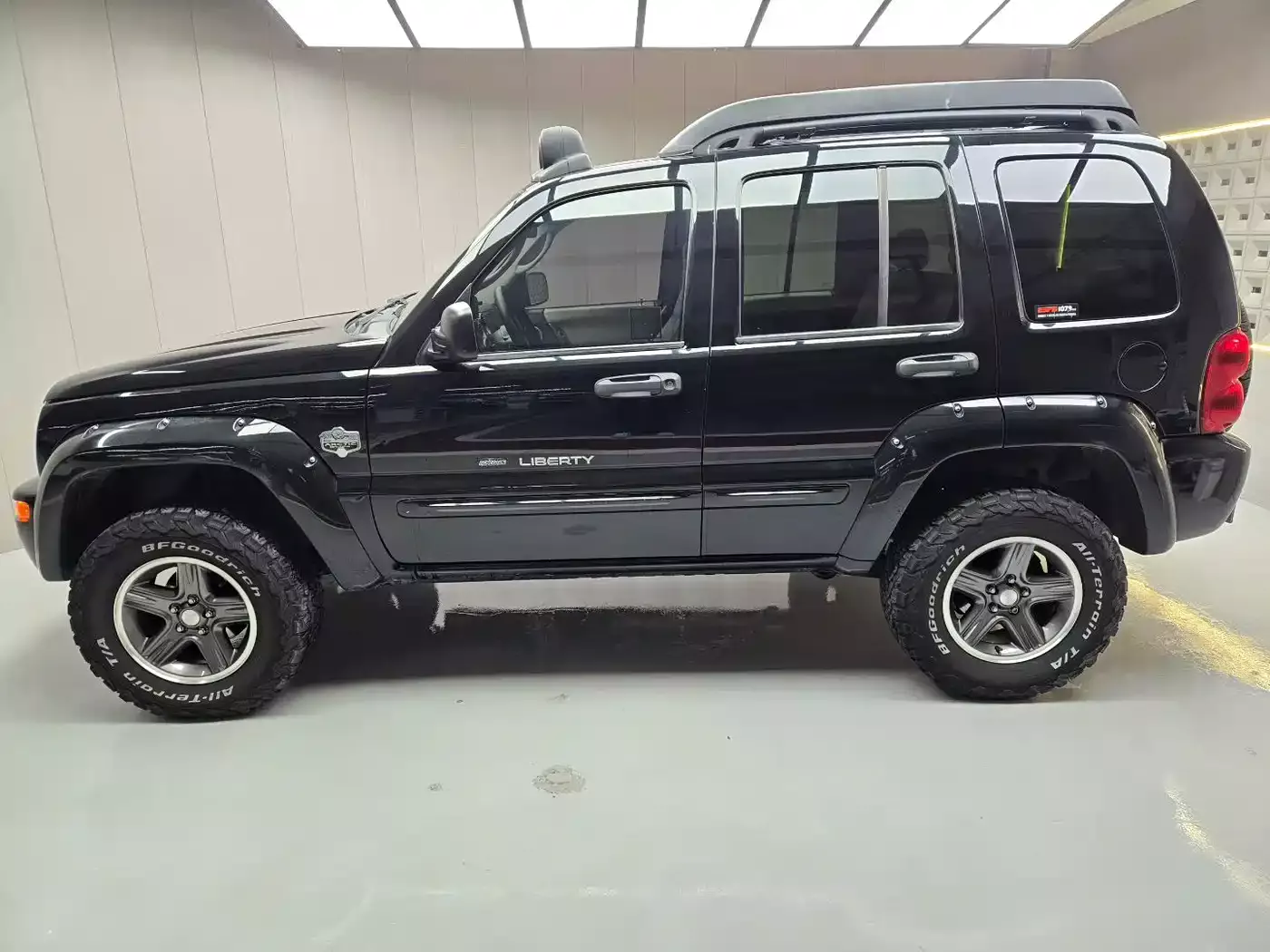 Jeep Liberty 2004 Model 3.7L фото 2