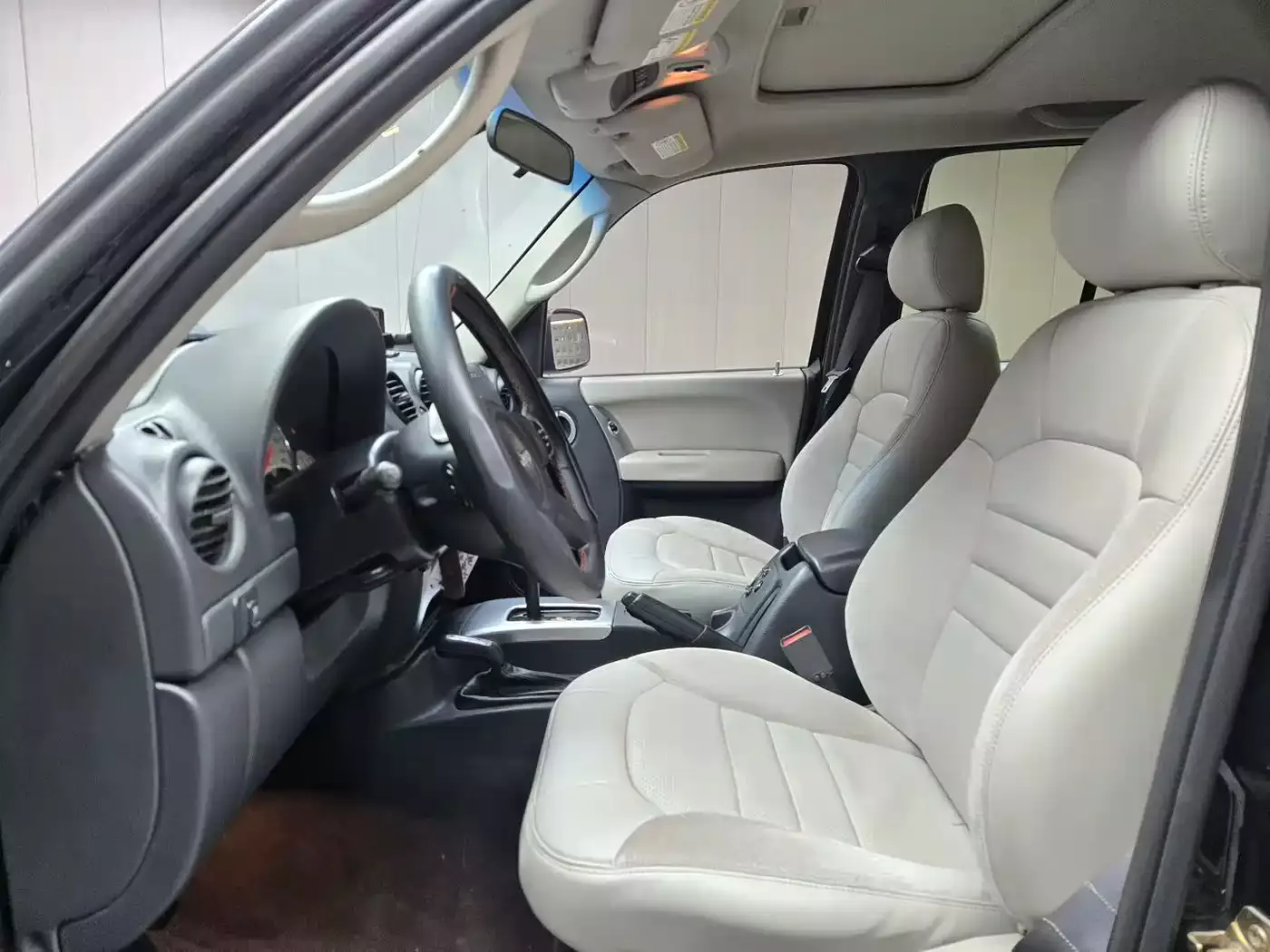 Jeep Liberty 2004 Model 3.7L фото 4