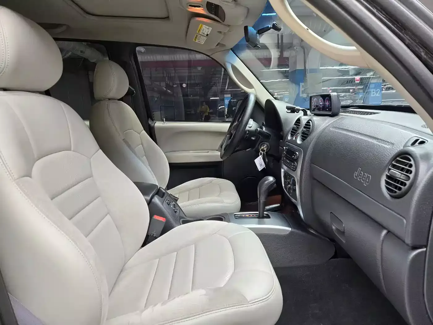 Jeep Liberty 2004 Model 3.7L фото 7