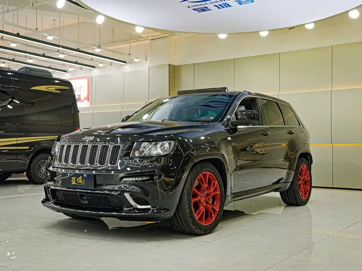 Jeep Grand Cherokee SRT 2012 6.4L SRT8 фото 2