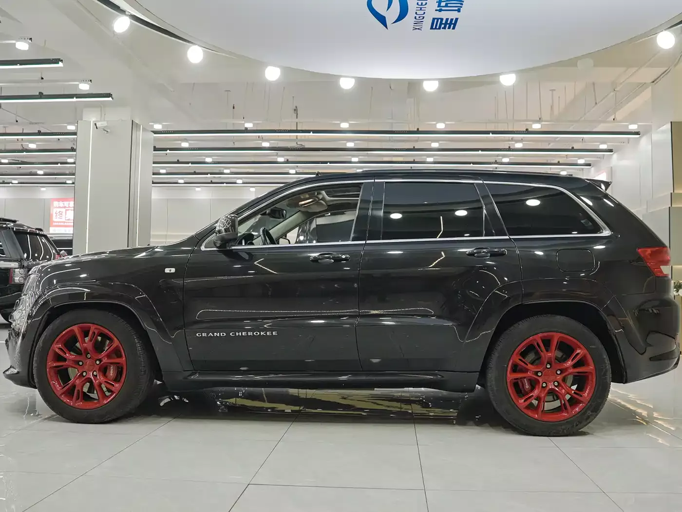 Jeep Grand Cherokee SRT 2012 6.4L SRT8 фото 4